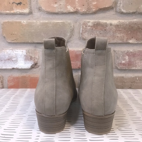 $10 SALE🎉🎉 CROCHET BRAND Women’s Tan Faux Leather Ankle Almond Toe Booties 8 NEW - Picture 5 of 8